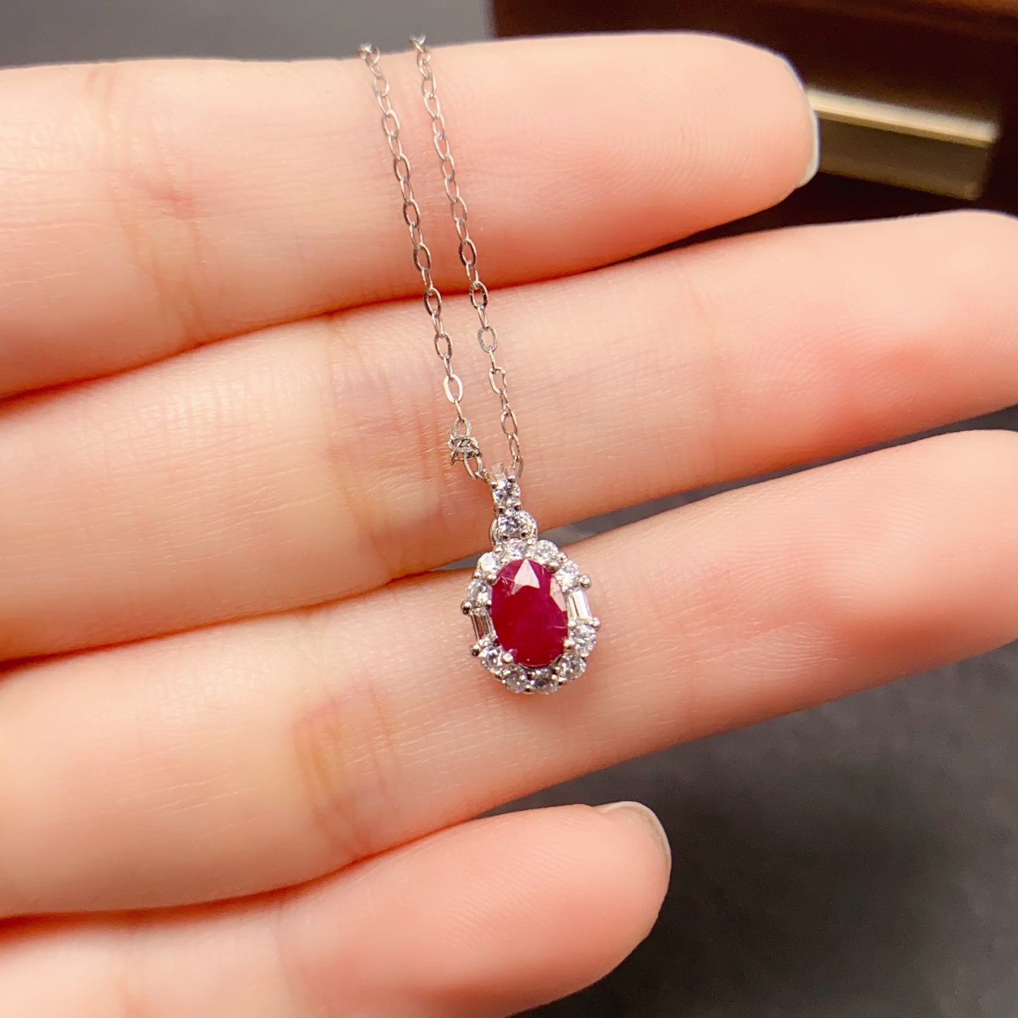Natural Ruby Pendant 4*6mm Simple Design High Clarity Pigeon Blood Red Full Fire S925 Silver Setting Light Luxury Versatile Choker Necklace Ins Style Gift
