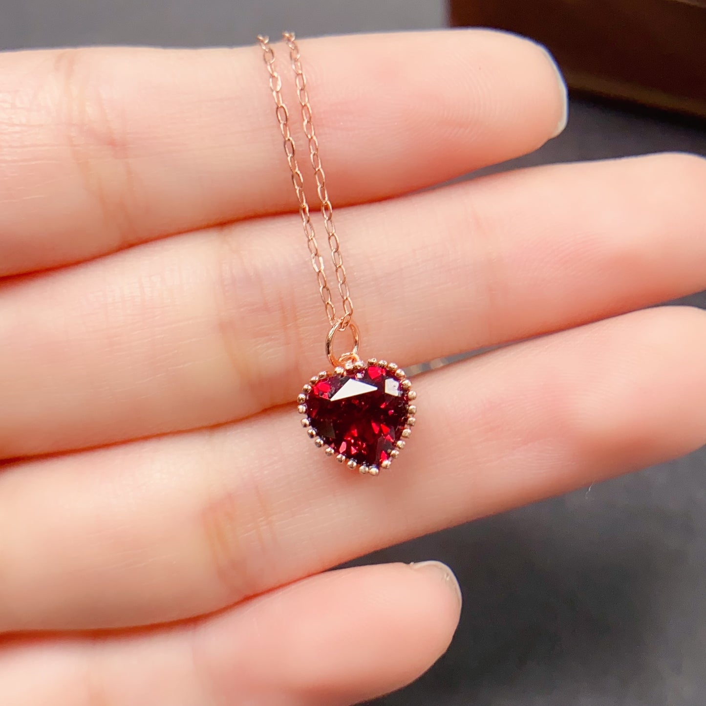 Natural Garnet Heart Pendant 8*8mm High Clarity Full Fire Rich Wine-Red S925 Silver Setting Simple Light Luxury Versatile Choker Necklace Ins Style Gift