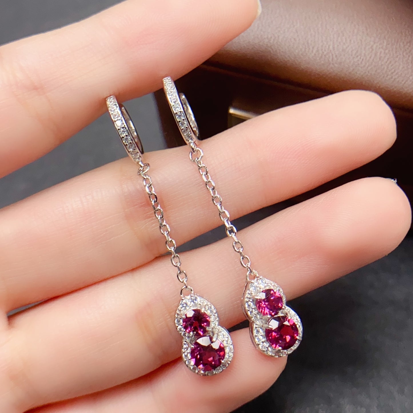 Natural Magnesite Garnet Gourd Ear Cuff 44+55mm High Clarity Full Fire Bright Green S925 Silver Setting Gourd Symbolizes Fortune Light Luxury Minimalist Ins Style Gift