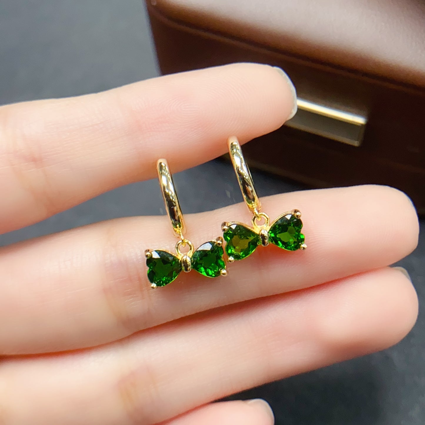 Natural Chrome Diopside Bowknot Ear Cuff 5*5mm High Clarity Full Fire Bright Green S925 Silver Setting Sweet Cute Light Luxury Minimalist Ins Style Gift
