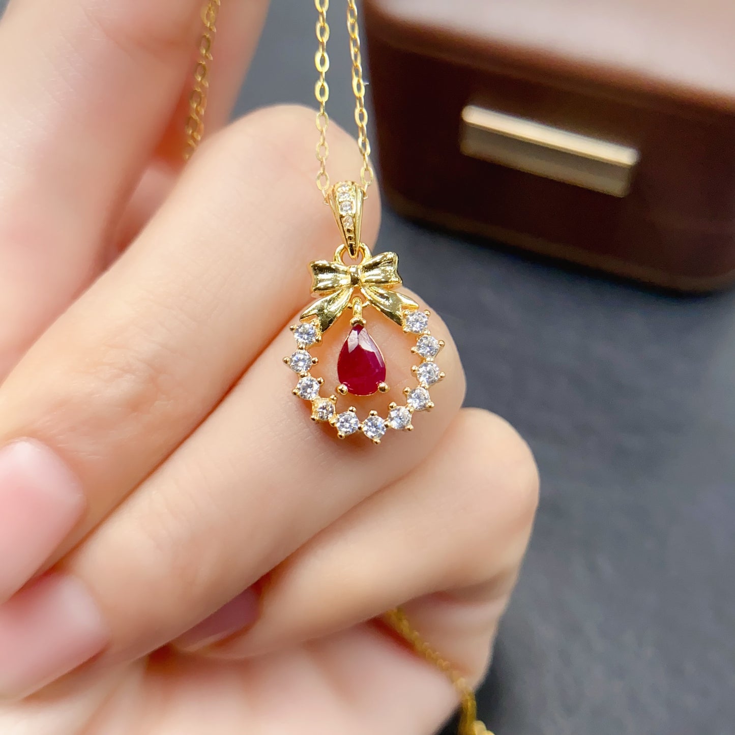 Natural Ruby Pendant 4*6mm Bowknot Cute Style Gold Setting European-American Look S925 Silver Setting Rich Pigeon Blood High Clarity Full Fire Light Luxury Minimalist Choker Necklace Gift
