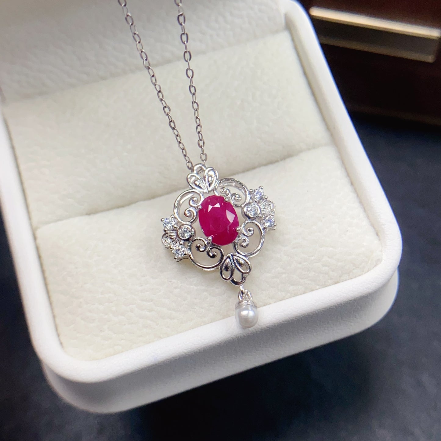 Natural Ruby Pearl Pendant 5*7mm Vintage Design High Clarity Pigeon Blood Red S925 Silver Setting Pearl Accent Light Luxury Elegant Versatile Choker Necklace Ins Style Gift