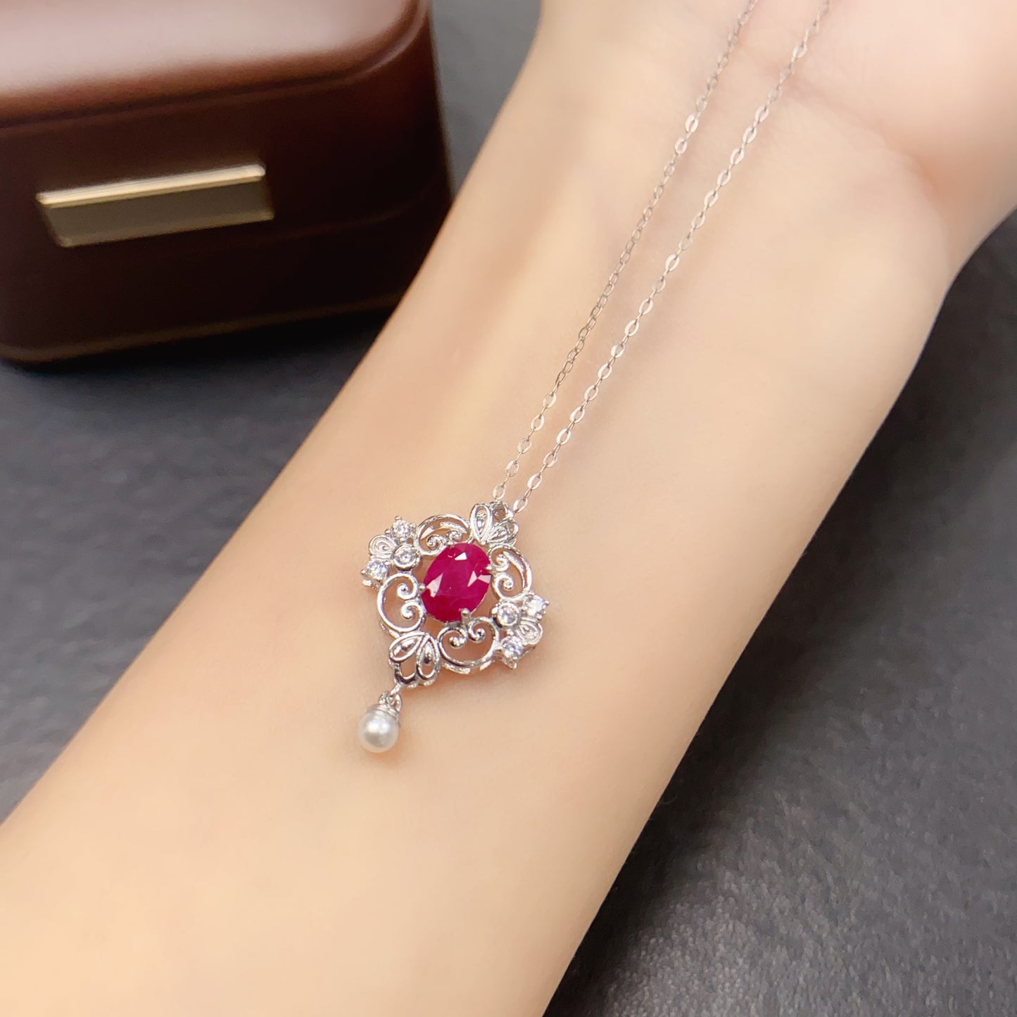 Natural Ruby Pearl Pendant 5*7mm Vintage Design High Clarity Pigeon Blood Red S925 Silver Setting Pearl Accent Light Luxury Elegant Versatile Choker Necklace Ins Style Gift