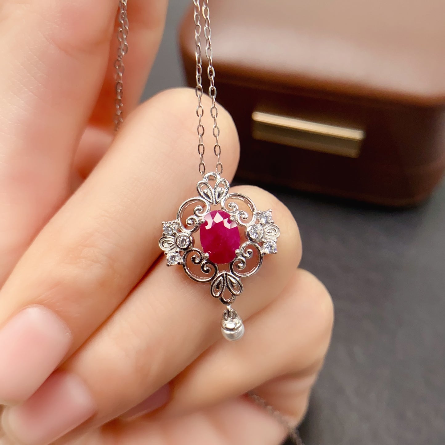 Natural Ruby Pearl Pendant 5*7mm Vintage Design High Clarity Pigeon Blood Red S925 Silver Setting Pearl Accent Light Luxury Elegant Versatile Choker Necklace Ins Style Gift