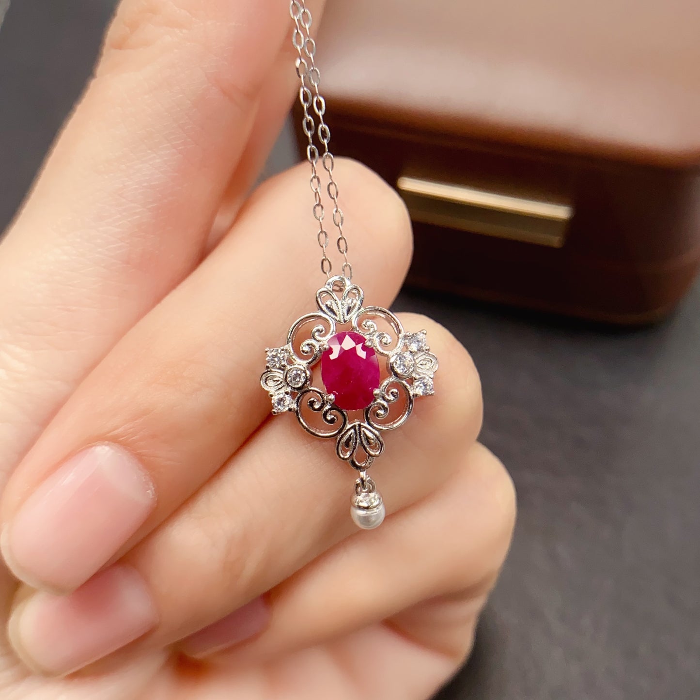 Natural Ruby Pearl Pendant 5*7mm Vintage Design High Clarity Pigeon Blood Red S925 Silver Setting Pearl Accent Light Luxury Elegant Versatile Choker Necklace Ins Style Gift