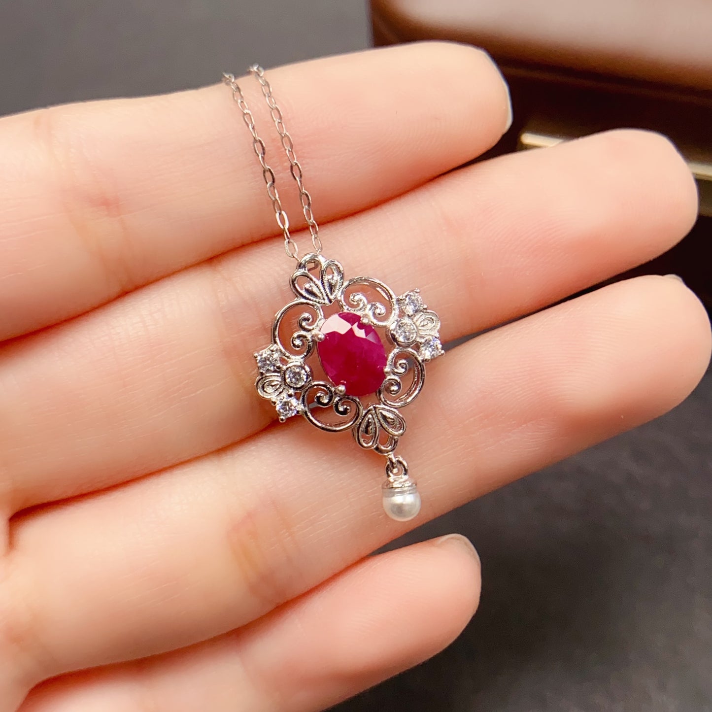 Natural Ruby Pearl Pendant 5*7mm Vintage Design High Clarity Pigeon Blood Red S925 Silver Setting Pearl Accent Light Luxury Elegant Versatile Choker Necklace Ins Style Gift