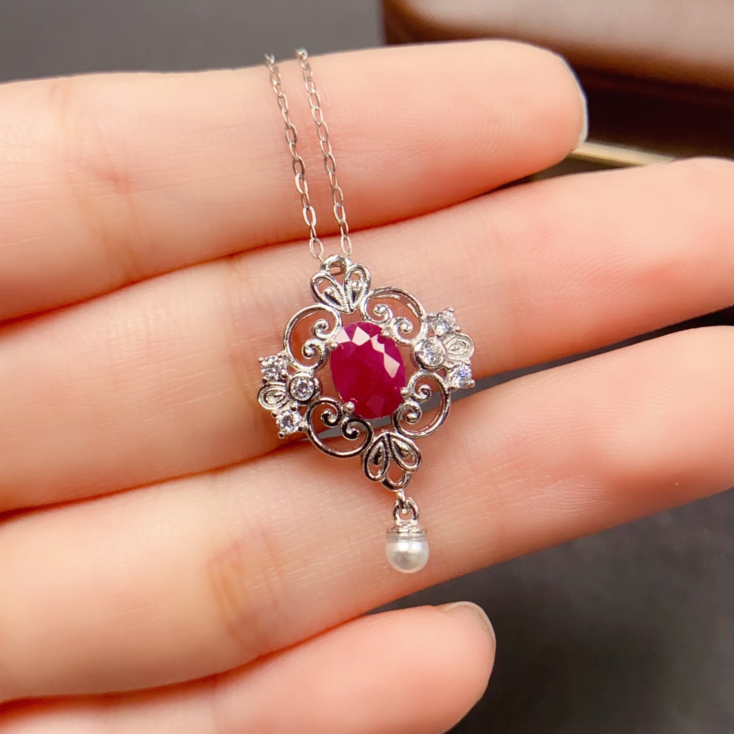 Natural Ruby Pearl Pendant 5*7mm Vintage Design High Clarity Pigeon Blood Red S925 Silver Setting Pearl Accent Light Luxury Elegant Versatile Choker Necklace Ins Style Gift