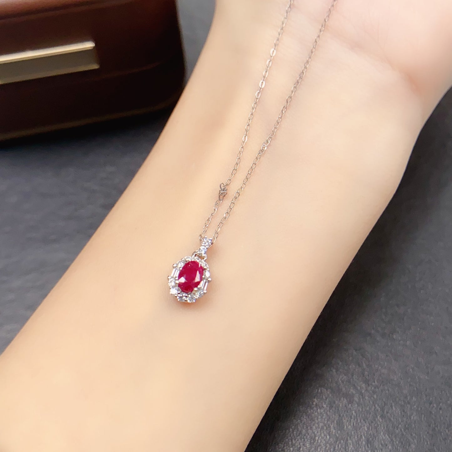Natural Ruby Pendant 4*6mm Simple Design High Clarity Pigeon Blood Red Full Fire S925 Silver Setting Light Luxury Versatile Choker Necklace Ins Style Gift