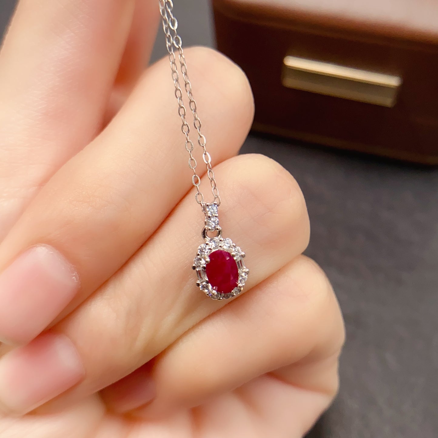 Natural Ruby Pendant 4*6mm Simple Design High Clarity Pigeon Blood Red Full Fire S925 Silver Setting Light Luxury Versatile Choker Necklace Ins Style Gift
