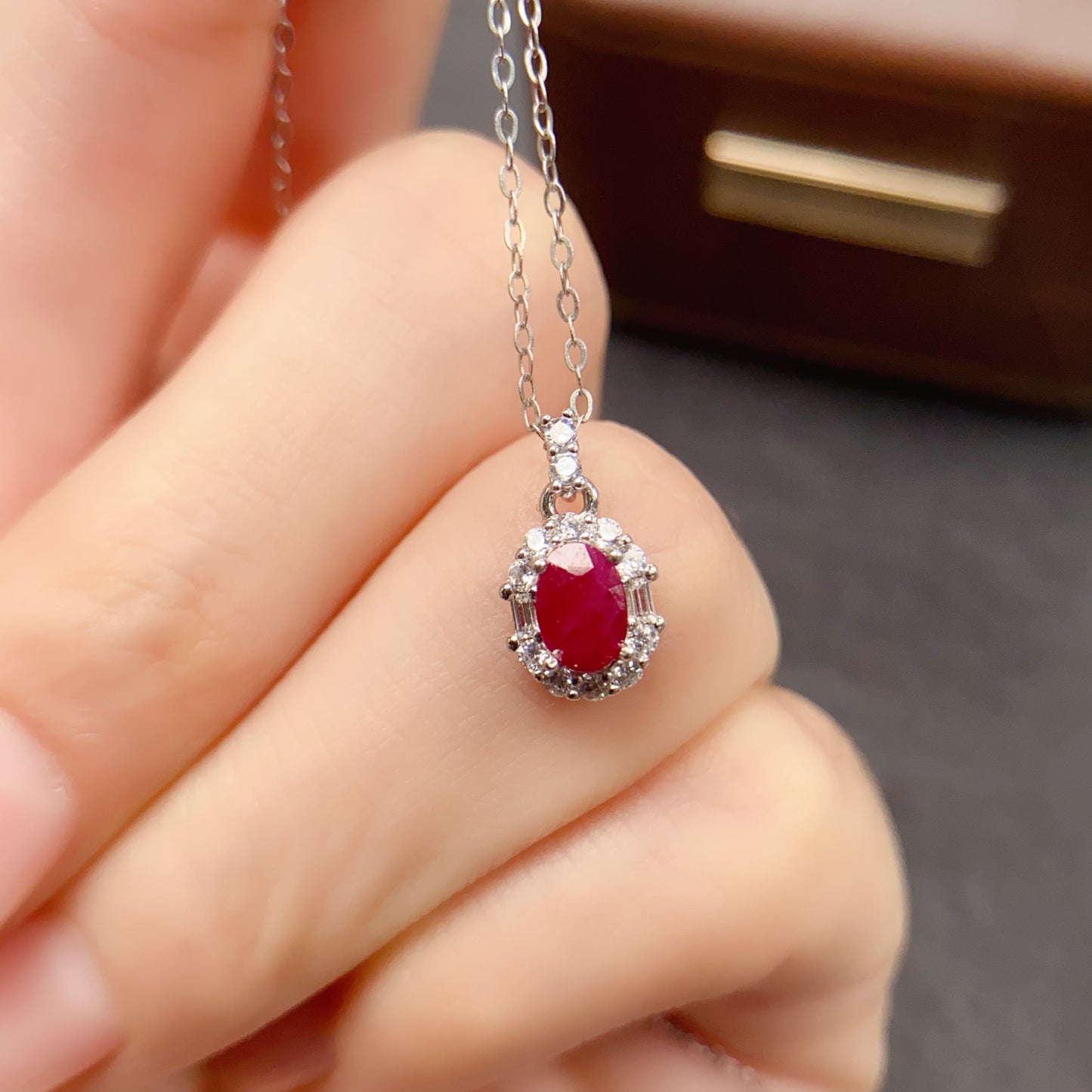Natural Ruby Pendant 4*6mm Simple Design High Clarity Pigeon Blood Red Full Fire S925 Silver Setting Light Luxury Versatile Choker Necklace Ins Style Gift