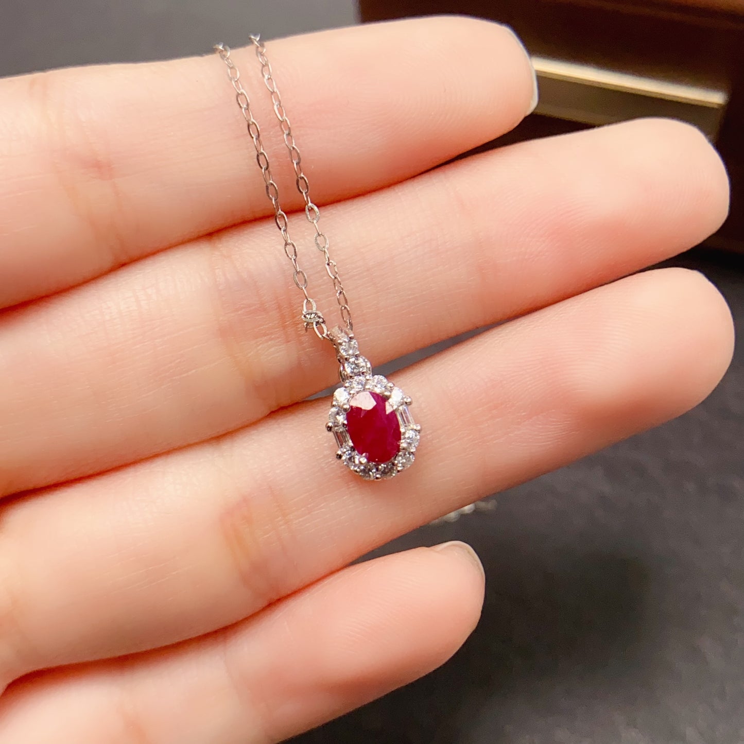 Natural Ruby Pendant 4*6mm Simple Design High Clarity Pigeon Blood Red Full Fire S925 Silver Setting Light Luxury Versatile Choker Necklace Ins Style Gift