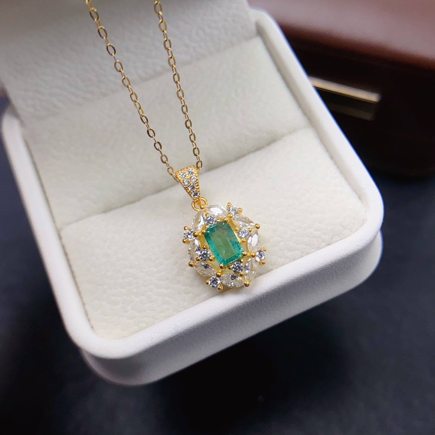 Natural Emerald Pendant 4*6mm High Clarity Full Fire Rich Green S925 Silver Setting Simple Versatile Light Luxury Choker Necklace Ins Style Gift
