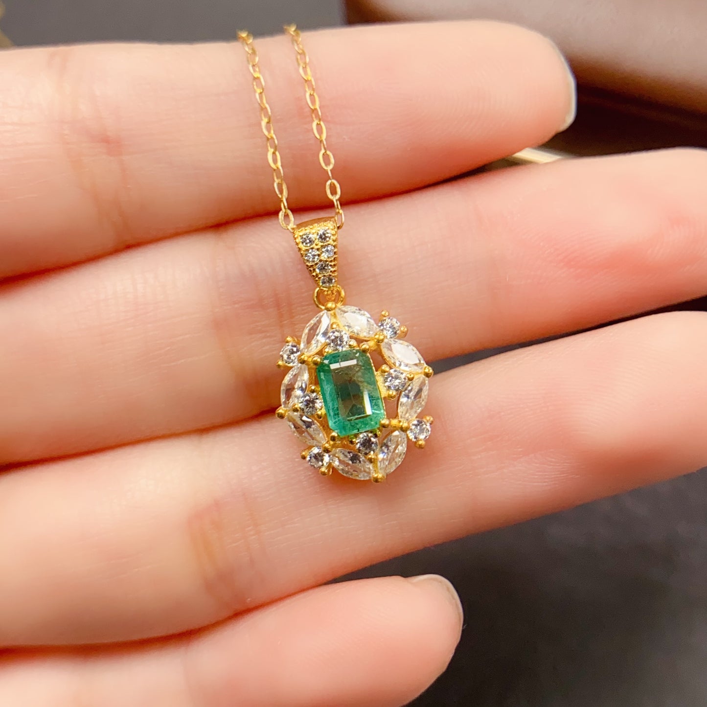 Natural Emerald Pendant 4*6mm High Clarity Full Fire Rich Green S925 Silver Setting Simple Versatile Light Luxury Choker Necklace Ins Style Gift
