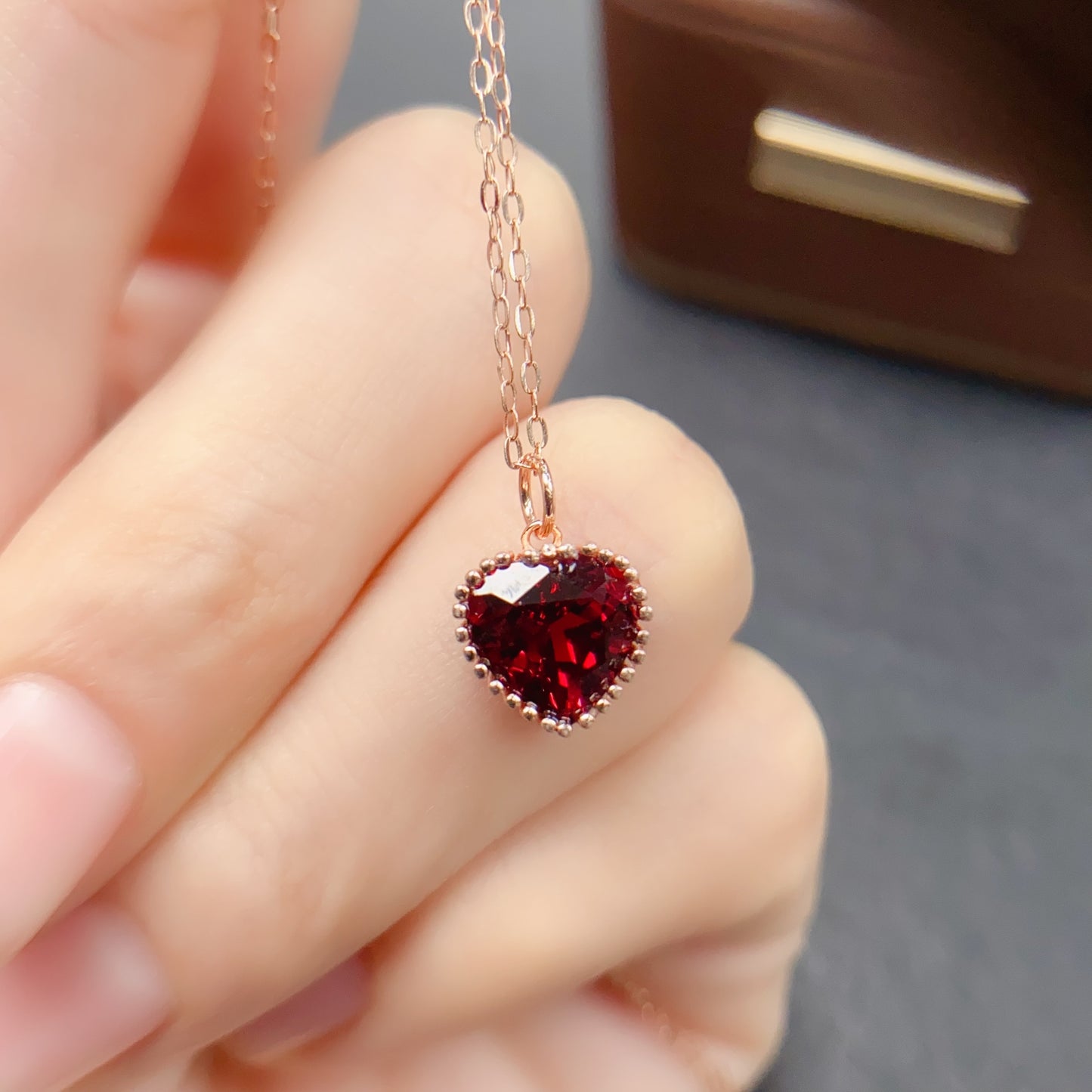 Natural Garnet Heart Pendant 8*8mm High Clarity Full Fire Rich Wine-Red S925 Silver Setting Simple Light Luxury Versatile Choker Necklace Ins Style Gift