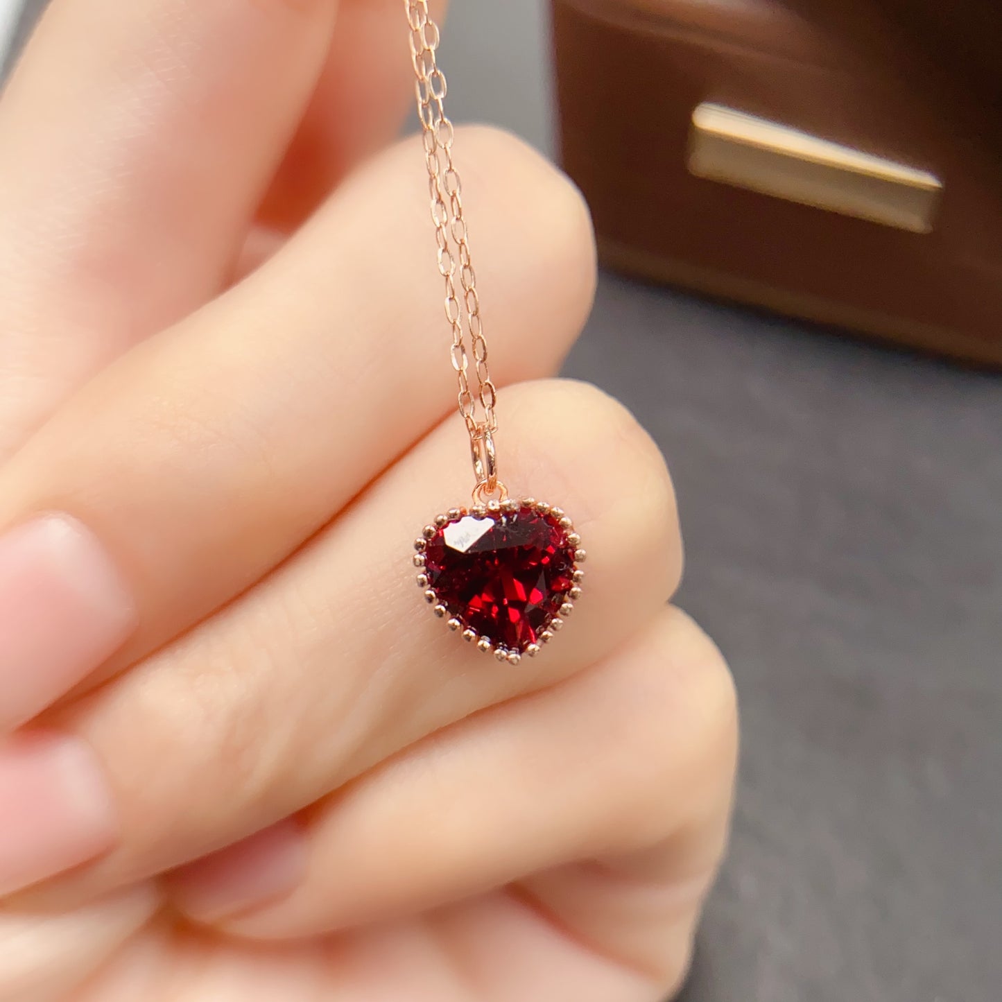 Natural Garnet Heart Pendant 8*8mm High Clarity Full Fire Rich Wine-Red S925 Silver Setting Simple Light Luxury Versatile Choker Necklace Ins Style Gift