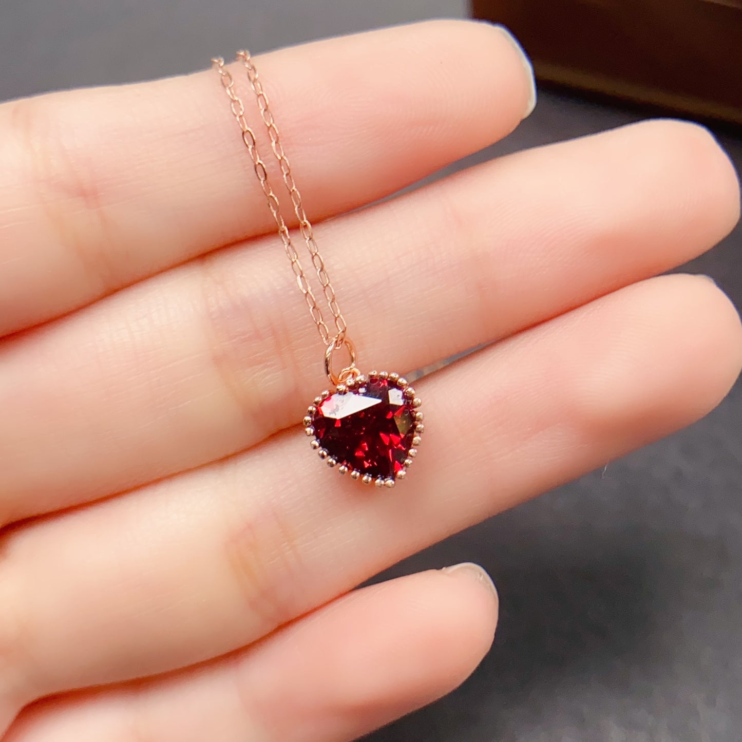 Natural Garnet Heart Pendant 8*8mm High Clarity Full Fire Rich Wine-Red S925 Silver Setting Simple Light Luxury Versatile Choker Necklace Ins Style Gift
