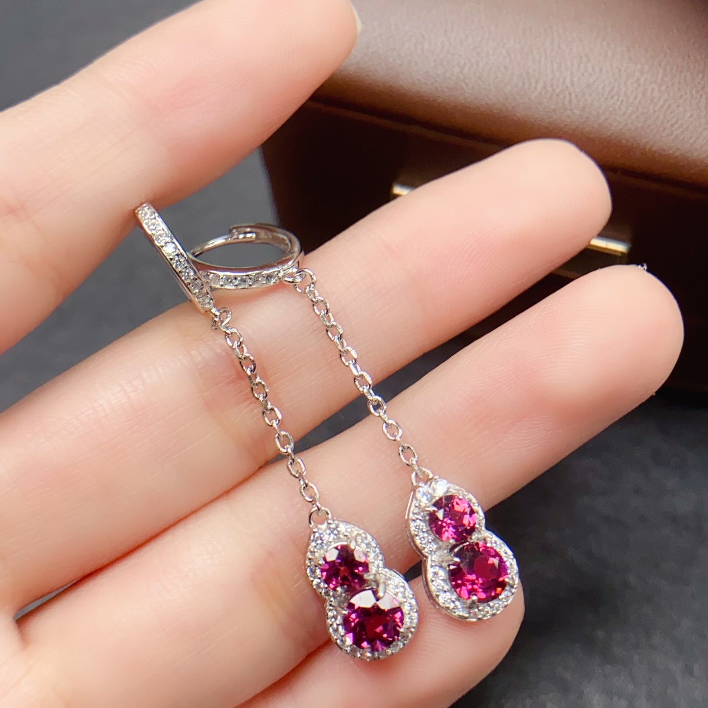 Natural Magnesite Garnet Gourd Ear Cuff 44+55mm High Clarity Full Fire Bright Green S925 Silver Setting Gourd Symbolizes Fortune Light Luxury Minimalist Ins Style Gift