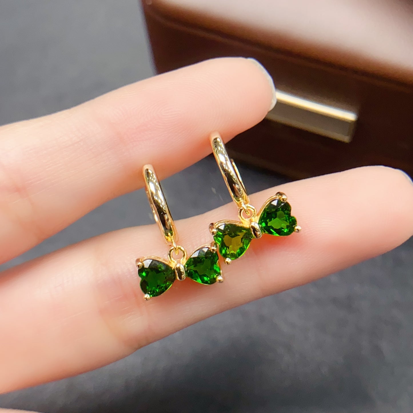 Natural Chrome Diopside Bowknot Ear Cuff 5*5mm High Clarity Full Fire Bright Green S925 Silver Setting Sweet Cute Light Luxury Minimalist Ins Style Gift