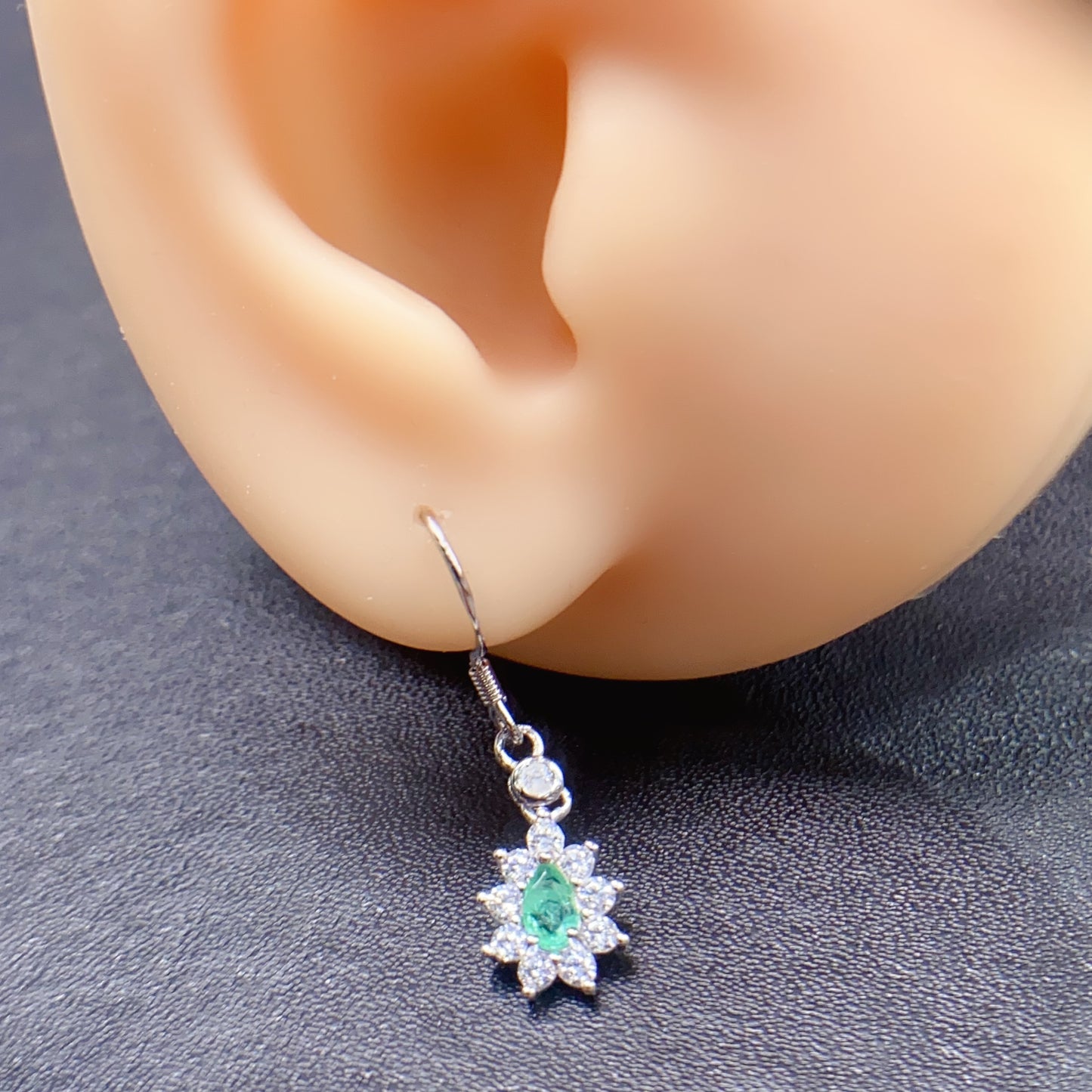 Natural Emerald Sunflower Earrings 3*5mm Safety Ear Hook Design High Clarity Full Fire Rich Green S925 Silver Setting Sweet Light Luxury Versatile Ins Style Gift