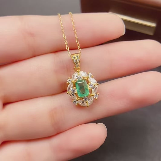 Natural Emerald Pendant 4*6mm High Clarity Full Fire Rich Green S925 Silver Setting Simple Versatile Light Luxury Choker Necklace Ins Style Gift